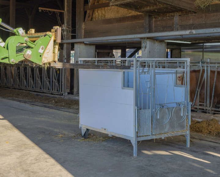 KERBL Kälberbox Premium mit schwenkbarem Boden